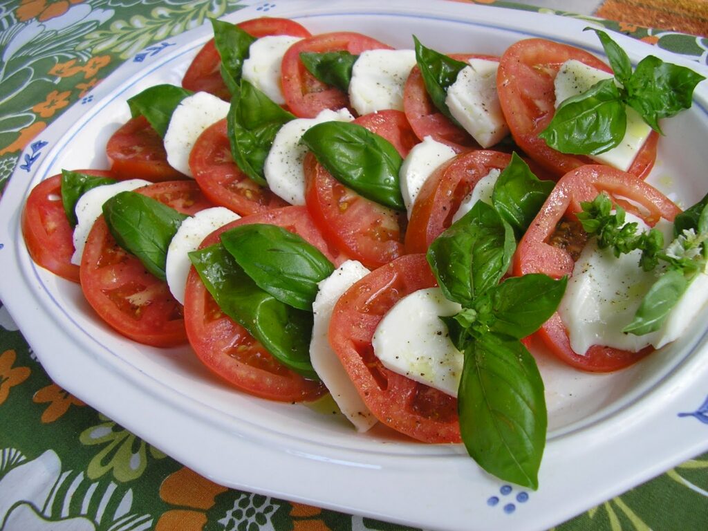 25 typical Italian food - Caprese salad