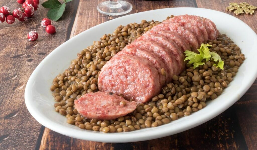 25 typical Italian food - Cotechino e lenticchie