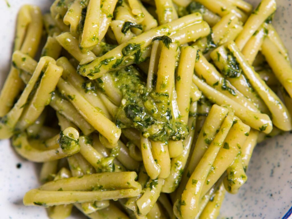 25 typical Italian food - Pesto alla genovese