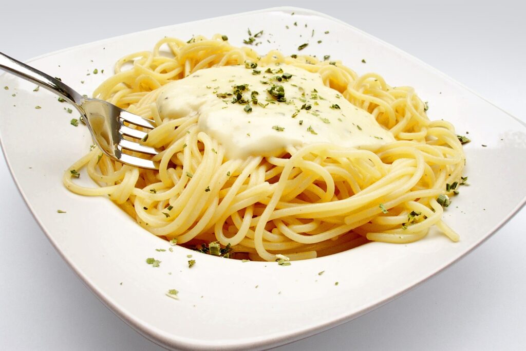 25 typical Italian food - Spaghetti cacio e pepe